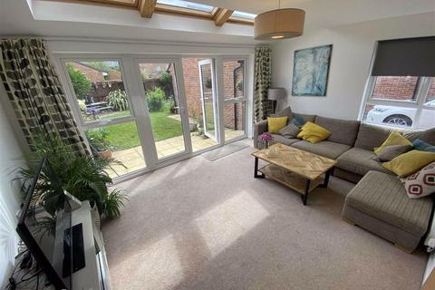 4 bedroom semi-detached house to rent - Mallow Drive, Salford