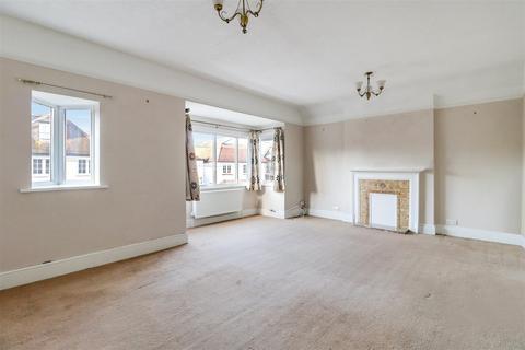 4 bedroom detached house for sale - Kings Drive, Thames Ditton