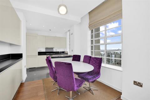 3 bedroom flat for sale, Wallis House | Great West Road | London