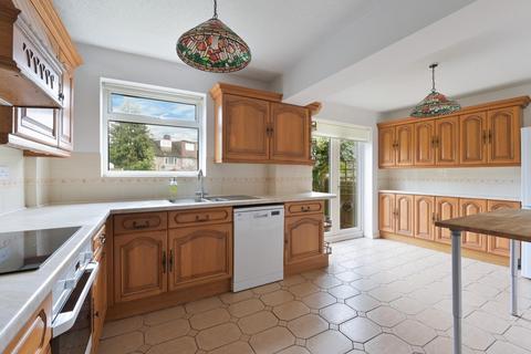 2 Wolsey Close, Worcester Park, KT4 7EF