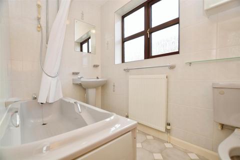 12 Hall Rise, Messingham, Scunthorpe, DN17 3TF