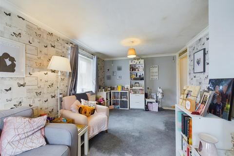 7 Vanbrugh Close, Crawley, RH11 8FA