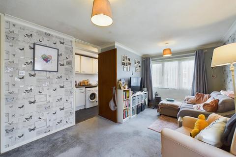 7 Vanbrugh Close, Crawley, RH11 8FA