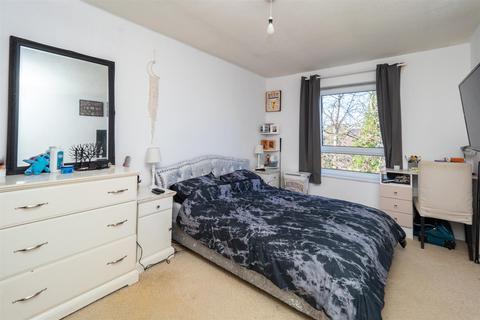 2 bedroom apartment for sale, Ambleside Gardens, Sutton