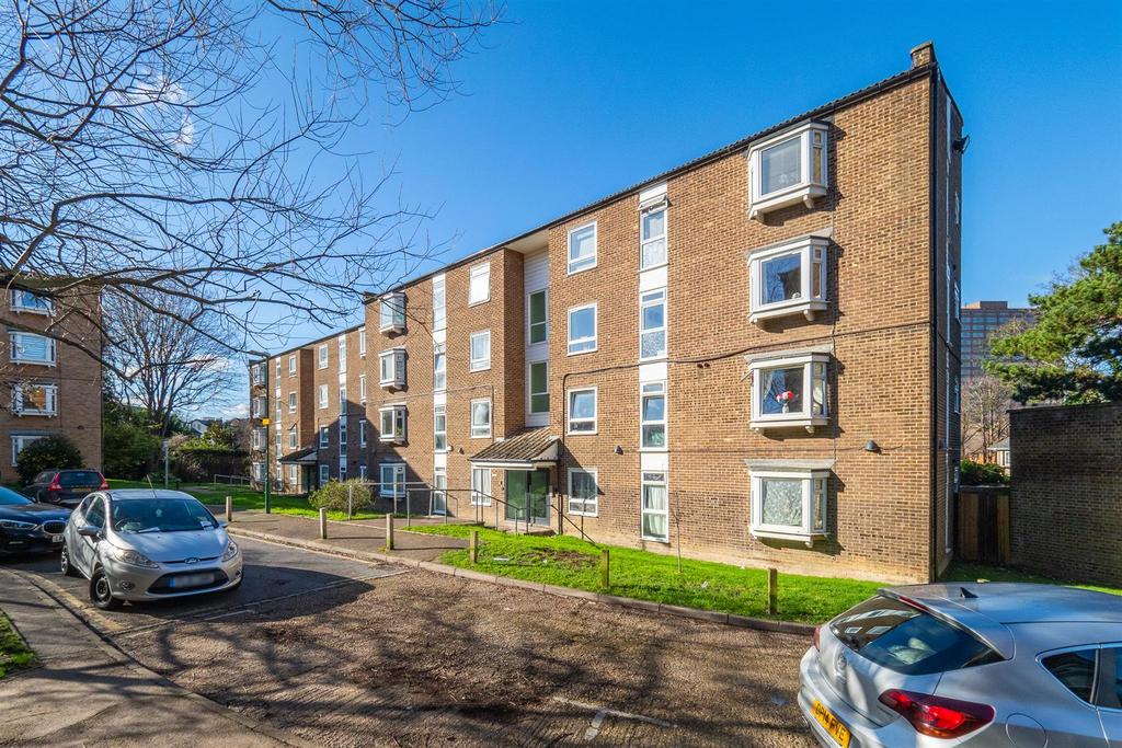 Ambleside Gardens, Sutton 2 bed apartment for sale £280,000