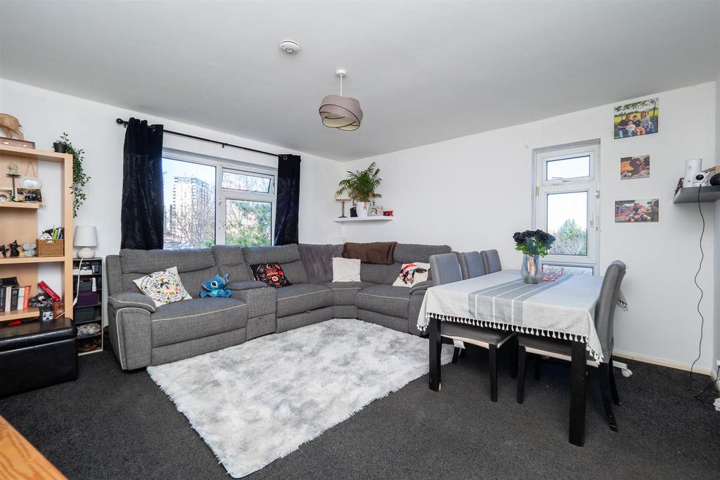 Ambleside Gardens, Sutton 2 bed apartment for sale £280,000