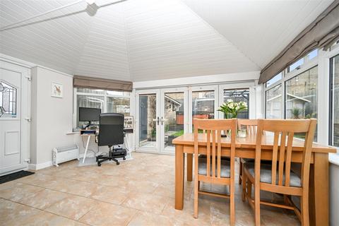 2 Borrowdale Croft, Yeadon, Leeds, LS19 7FN