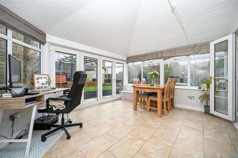 2 Borrowdale Croft, Yeadon, Leeds, LS19 7FN