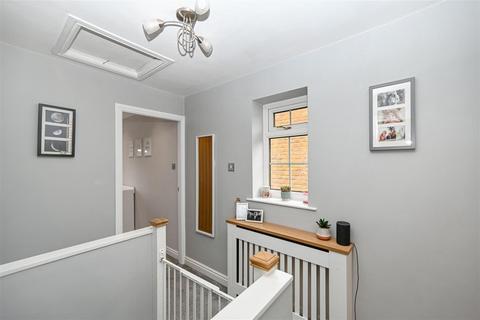 2 Borrowdale Croft, Yeadon, Leeds, LS19 7FN