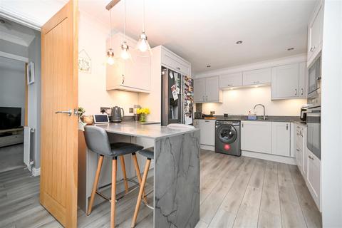 2 Borrowdale Croft, Yeadon, Leeds, LS19 7FN