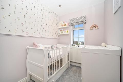 2 Borrowdale Croft, Yeadon, Leeds, LS19 7FN