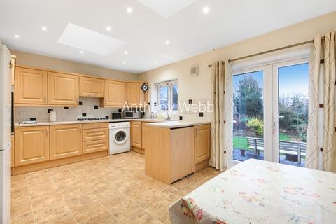 3 bedroom end of terrace house for sale, Caversham Avenue, Palmers Green, N14