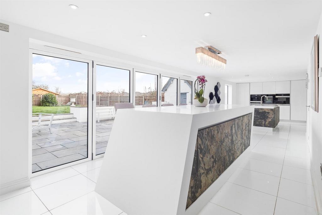 Kitchen/dining