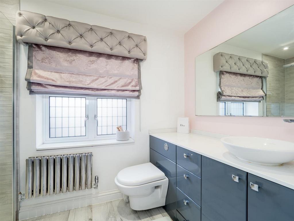 Bed 3 ensuite