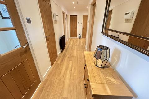 6 Ronaldsway, Heswall, Wirral, CH60 8QD