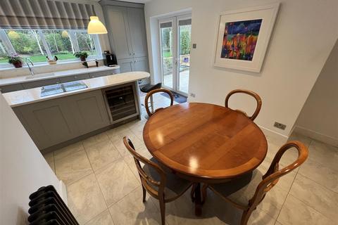 6 Ronaldsway, Heswall, Wirral, CH60 8QD