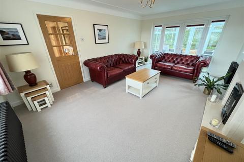 6 Ronaldsway, Heswall, Wirral, CH60 8QD