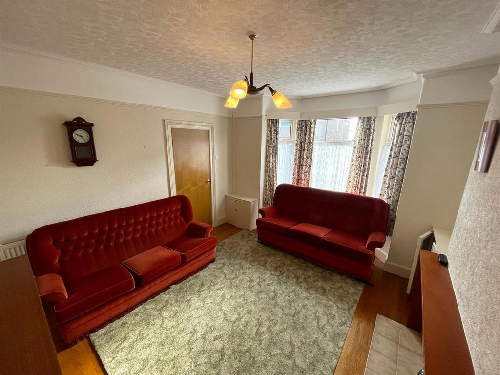Radnor Avenue, Heswall, Wirral 3 bed semidetached house for sale £