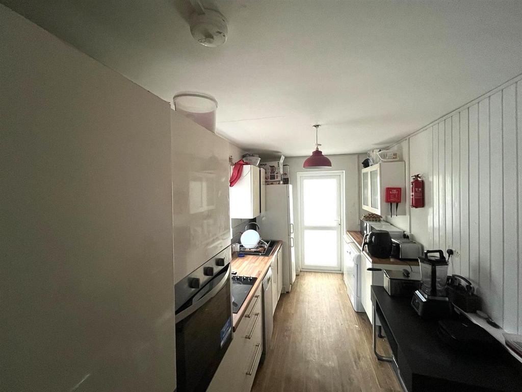 Bathurst Street, Sandfields, Swansea 4 bed house share for sale £170,000