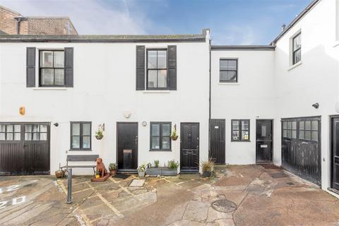 2 bedroom maisonette to rent, Chapel Mews, Hove