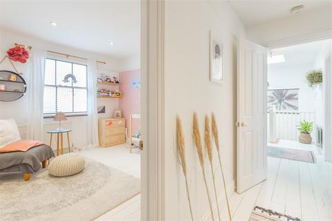 2 bedroom maisonette to rent, Chapel Mews, Hove