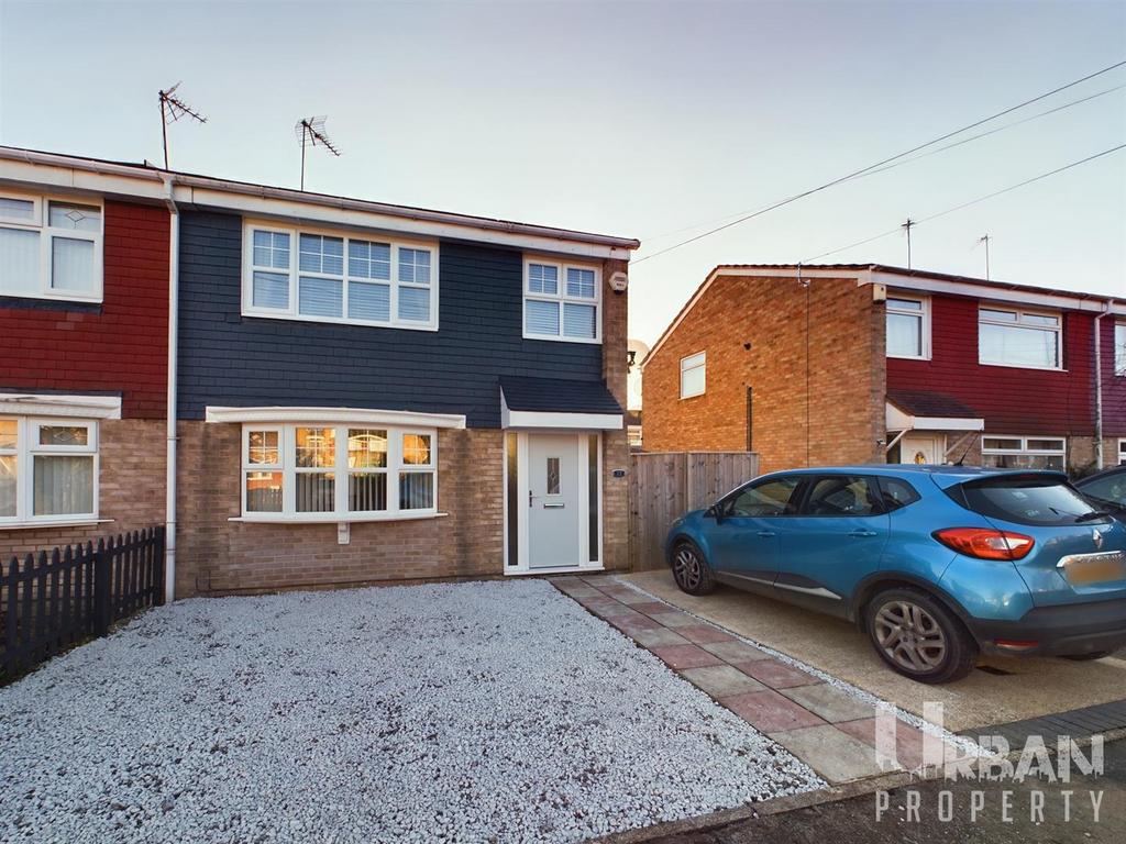 Astral Gardens, SuttonOnHull, Hull 3 bed house for sale £170,000