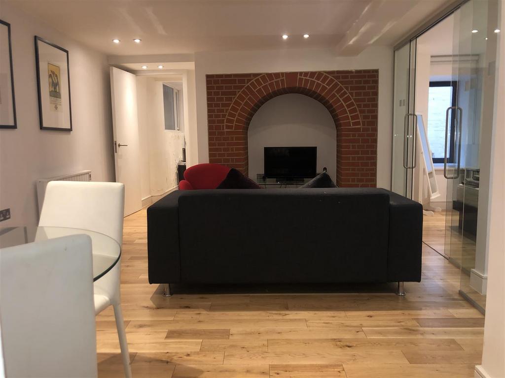 Lounge 2.jpg