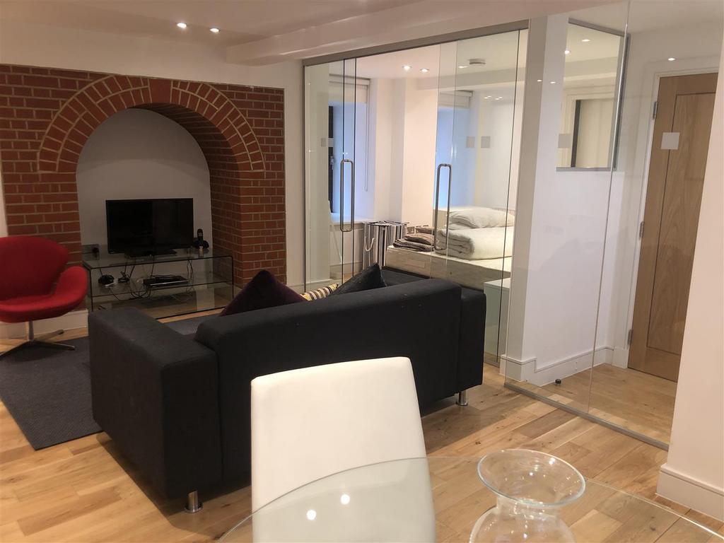 Lounge 3.jpg