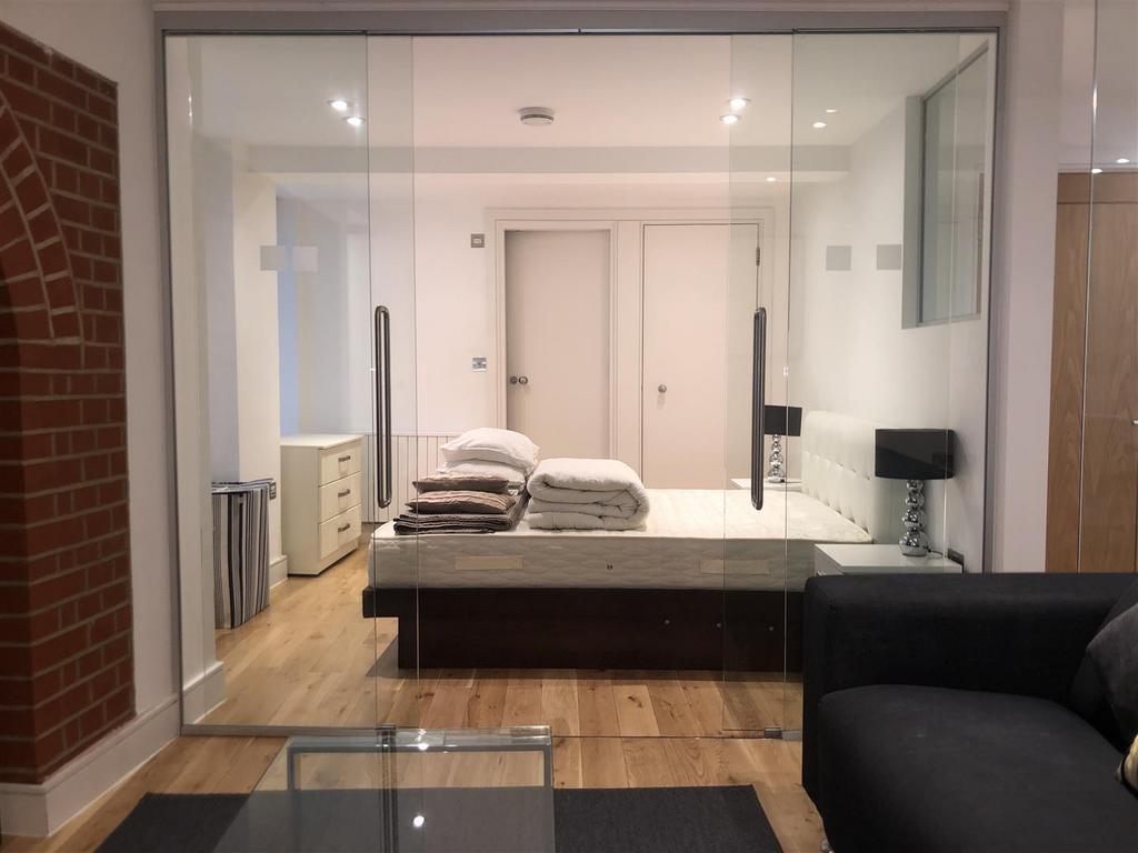 Bedroom 1.jpg