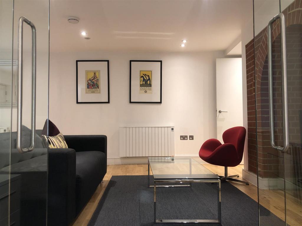 Lounge 4.jpg