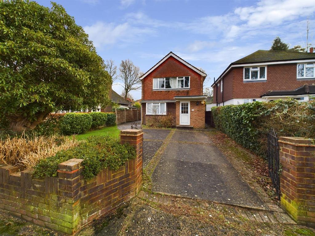 Pound Hill, Crawley 3 bed detached house for sale £475,000