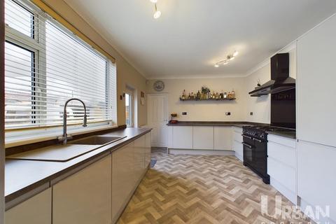 4 bedroom semi-detached house for sale, Holderness Road, Hull