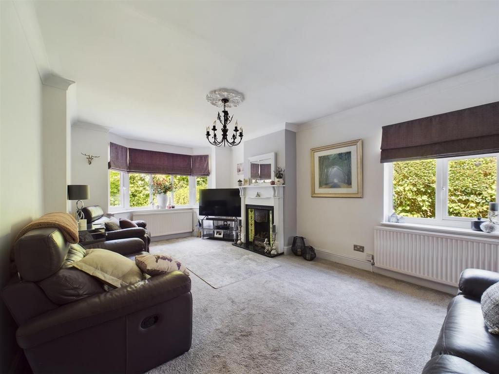 Three Bridges, Crawley 5 bed detached house for sale £825,000