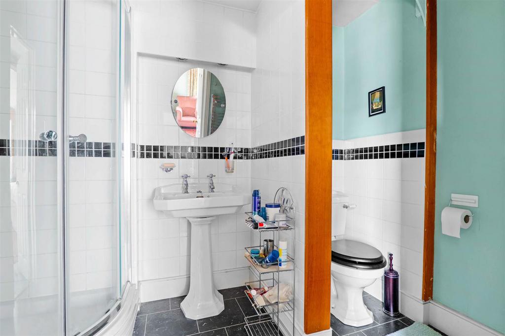 67 London Road - Cloakroom.jpg