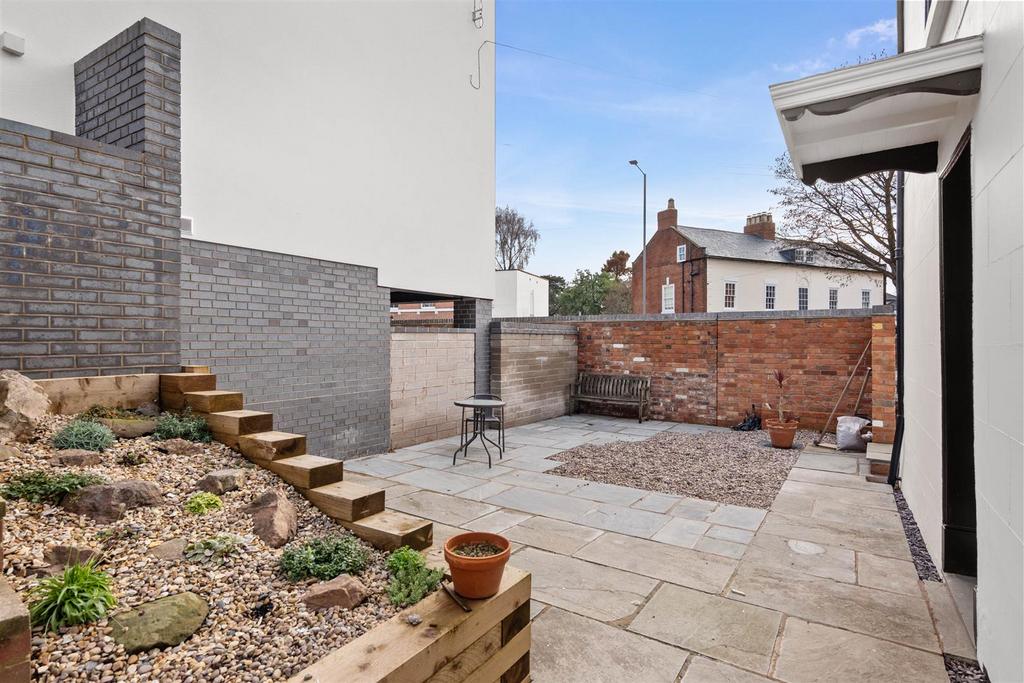 67 London Road - Patio garden.jpg