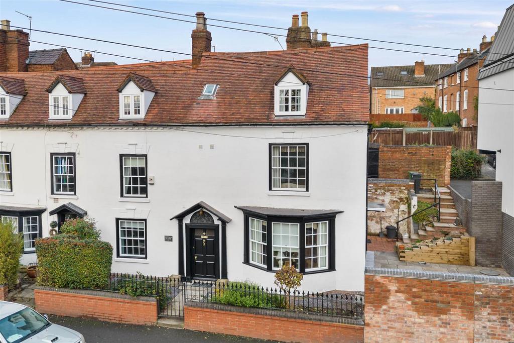 67 London Road - Front and patio area.jpg