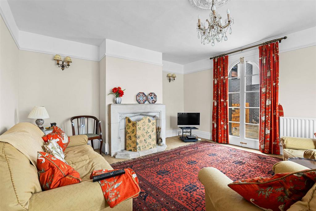 67 London Road - Living room .jpg