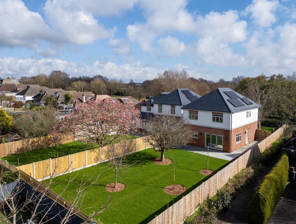 Broadway Lane, Throop, Bournemouth, BH8 4 bed detached house for sale £825,000