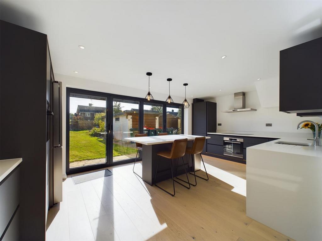 Langley Green, Crawley 3 bed semidetached house for sale £425,000