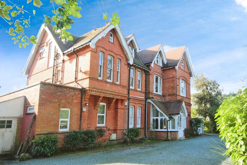 34 Portarlington Road, WESTBOURNE, BH4 2 bed apartment for sale £385,000