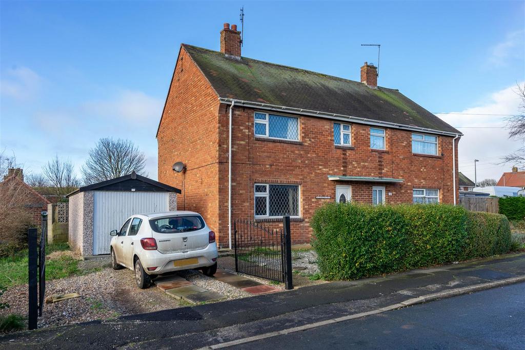 Kirkfield Road, WITHERNSEA 3 bed semidetached house for sale £110,000