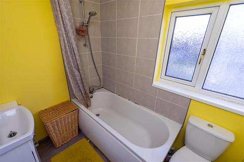 19 Kirkfield Road, Withernsea, HU19 2LA