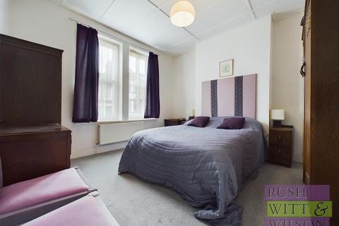 2 bedroom flat for sale, Manor Road, Hastings