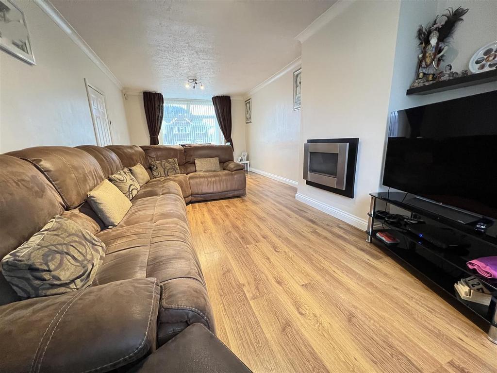 Peak House Road, Great Barr, Birmingham 3 bed semidetached house £