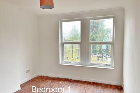 2 bedroom flat to rent, Maidstone Road, Chatham