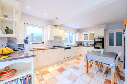 4 bedroom house for sale, Milldown Road, Seaford