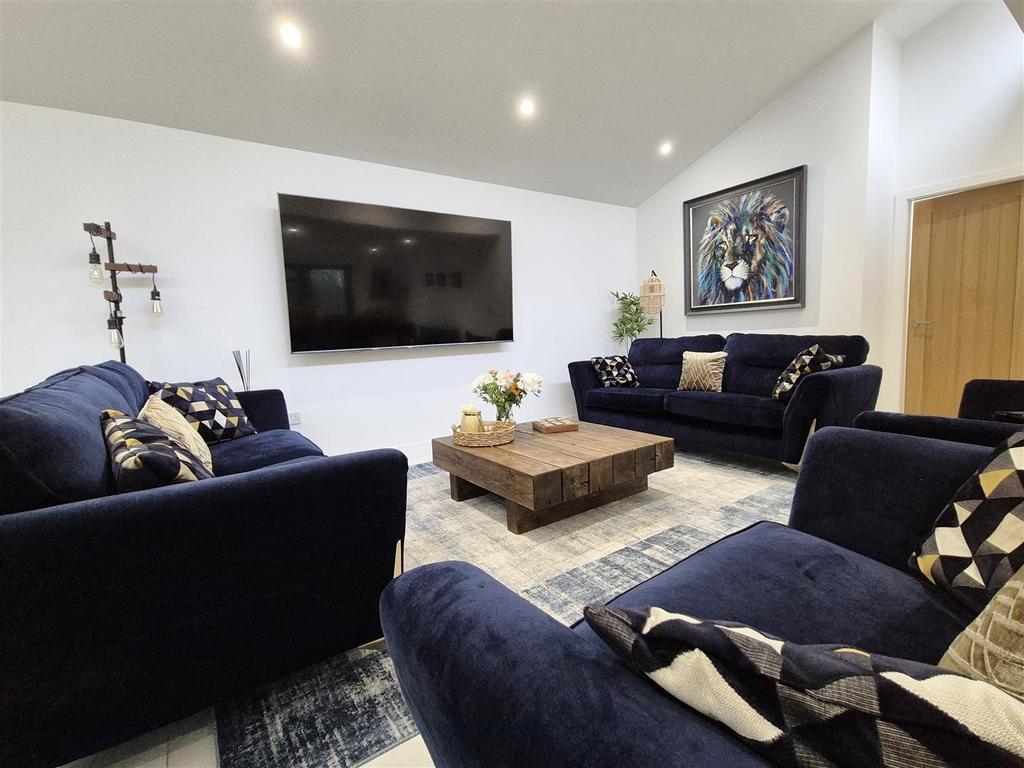 Living/dining area