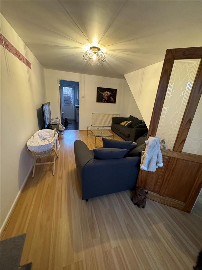 Ffordd Beck, Gowerton 2 bed terraced house £750 pcm (£173 pw)