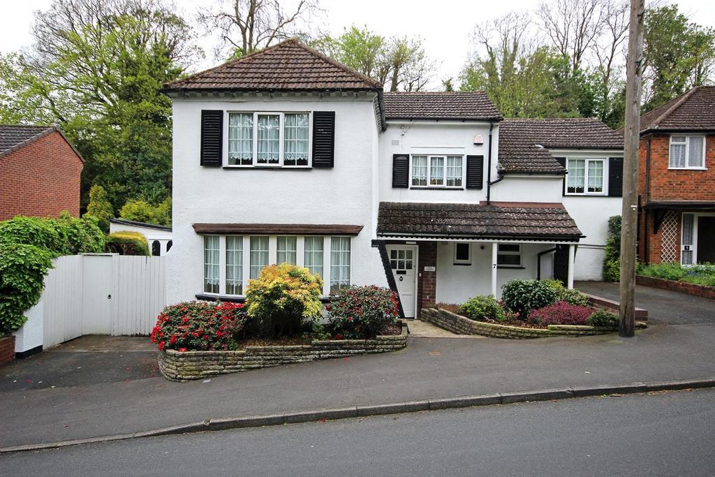 Hayseech, Cradley Heath B64 3 bed detached house to rent £1,350 pcm