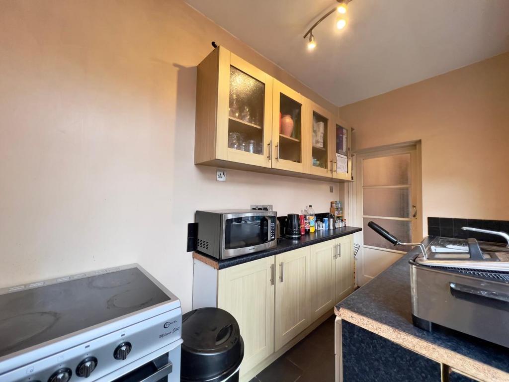 Blackburn Lane, Barnsley 3 bed terraced house £160,000